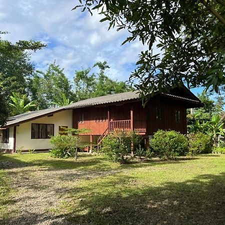Хостел Brown House Chiangdao Чианг Дао Экстерьер фото